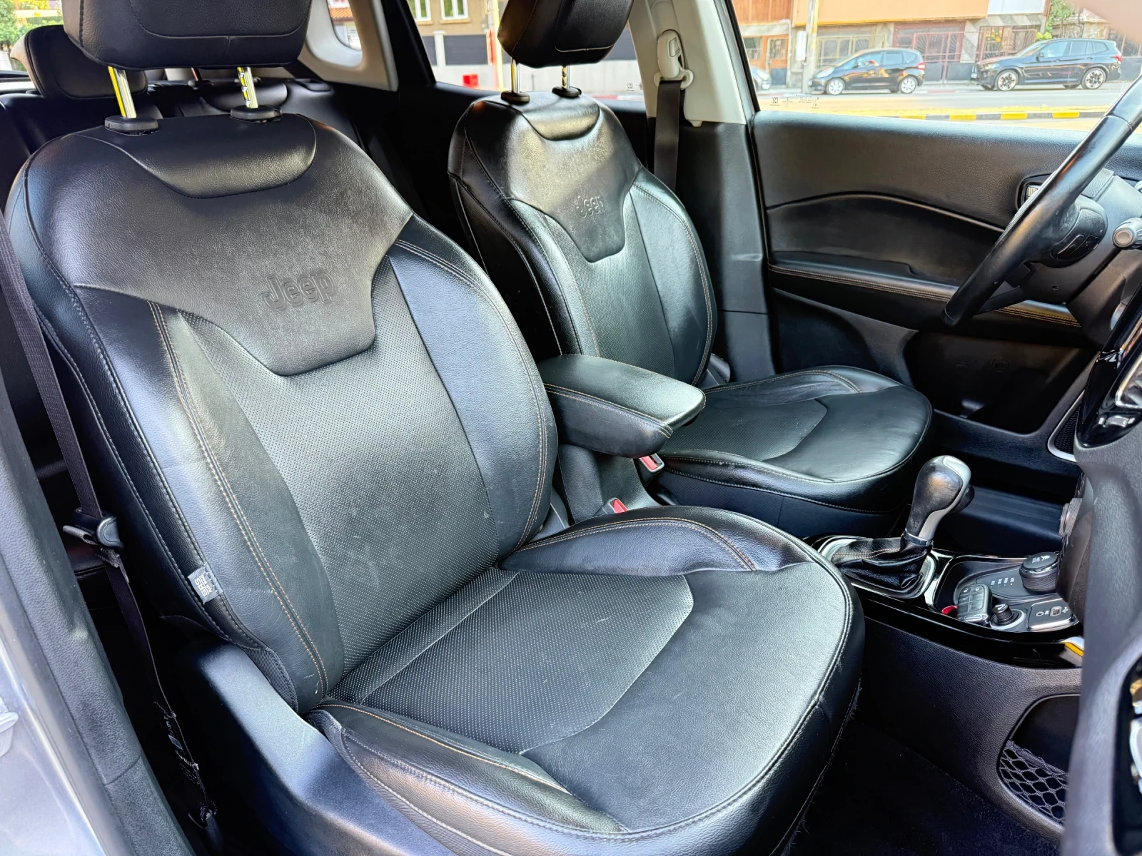 Jeep Compass 2.0d Нави/Дистроник/Кожа/4х4/Ксенон, снимка 15 - Автомобили и джипове - 55590561