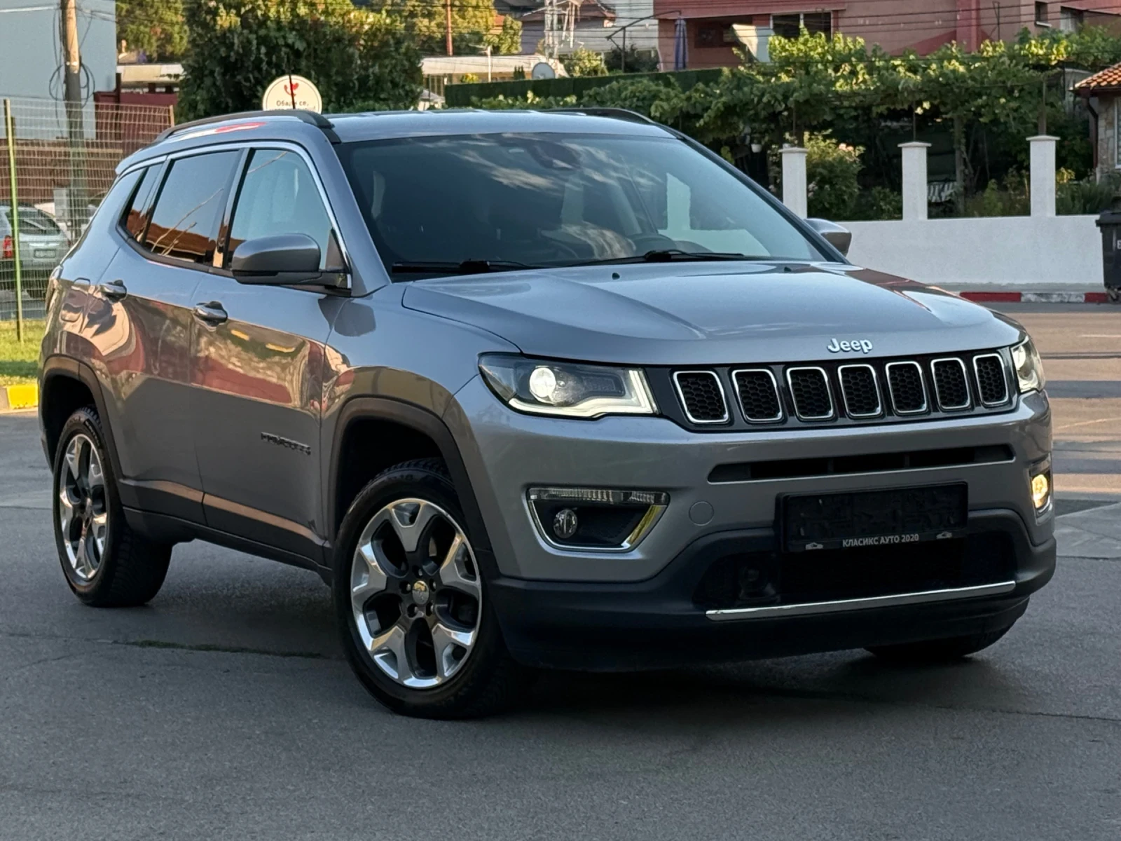 Jeep Compass 2.0d Нави/Дистроник/Кожа/4х4/Ксенон, снимка 2 - Автомобили и джипове - 55590561
