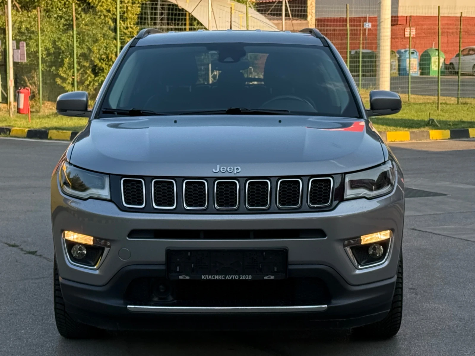 Jeep Compass 2.0d Нави/Дистроник/Кожа/4х4/Ксенон, снимка 3 - Автомобили и джипове - 55590561