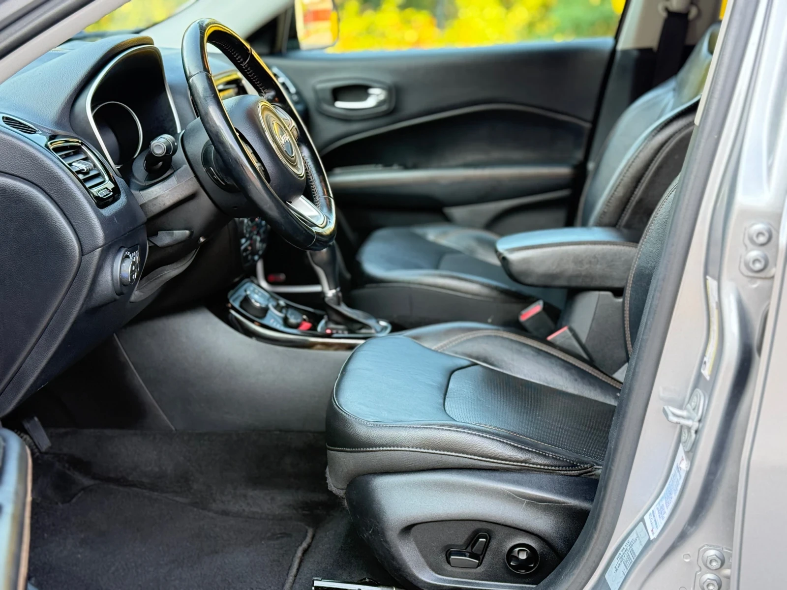 Jeep Compass 2.0d Нави/Дистроник/Кожа/4х4/Ксенон, снимка 11 - Автомобили и джипове - 55590561