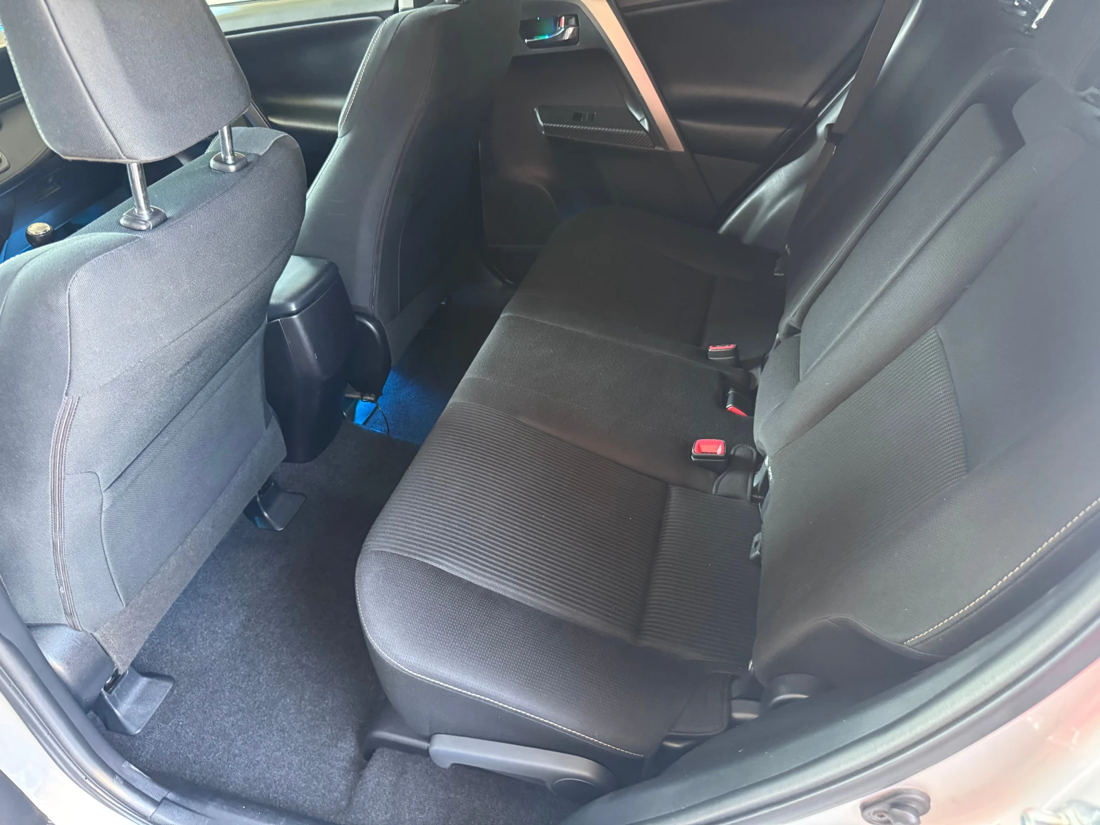 Toyota Rav4 2.0 D4D , снимка 9 - Автомобили и джипове - 55610572