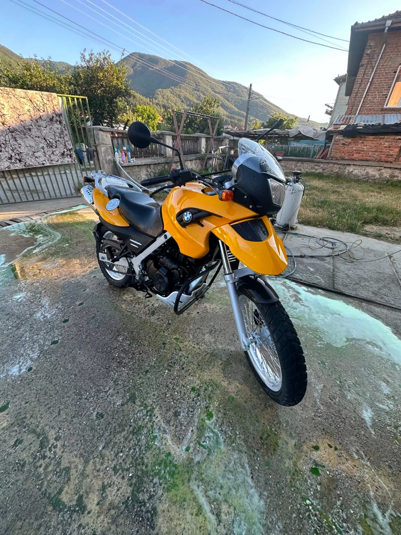 BMW F