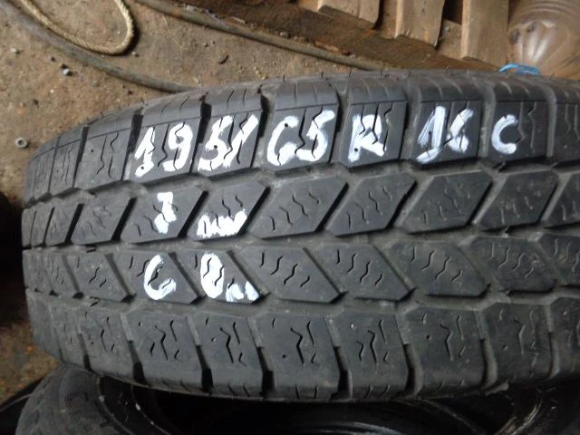 Гуми Зимни 195/65R16, снимка 1 - Гуми и джанти - 20255092