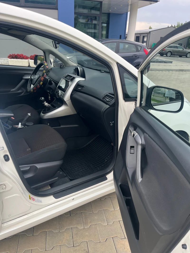 Toyota Corolla verso D4D, снимка 6 - Автомобили и джипове - 51743655