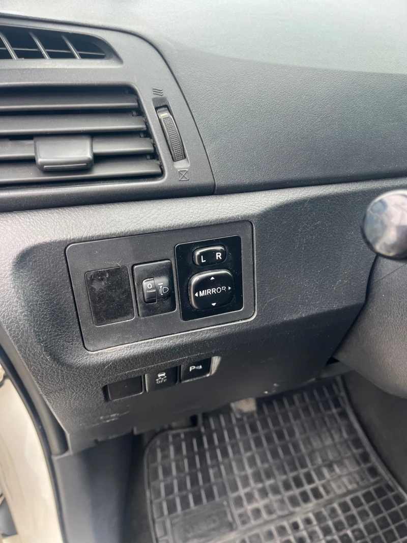 Toyota Corolla verso D4D, снимка 15 - Автомобили и джипове - 51743655