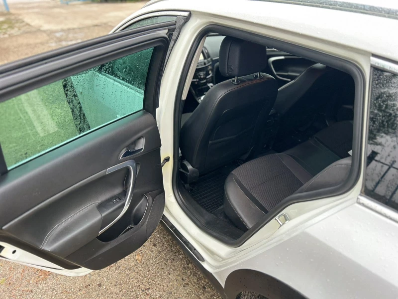 Opel Insignia Country Tourer 2.0 CDTI Automatic TOP! Обслужена! , снимка 9 - Автомобили и джипове - 51960602