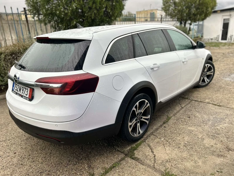 Opel Insignia Country Tourer 2.0 CDTI Automatic TOP! Обслужена! , снимка 2 - Автомобили и джипове - 51960602