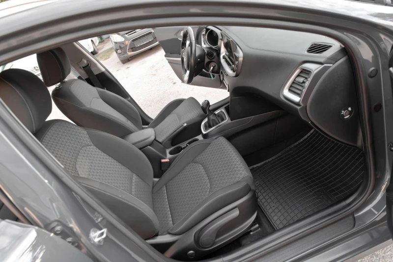 Kia Ceed 1.6 CRDi - NAVIGATION - LED - СЕРВИЗНА ИСТОРИЯ - , снимка 12 - Автомобили и джипове - 52033042