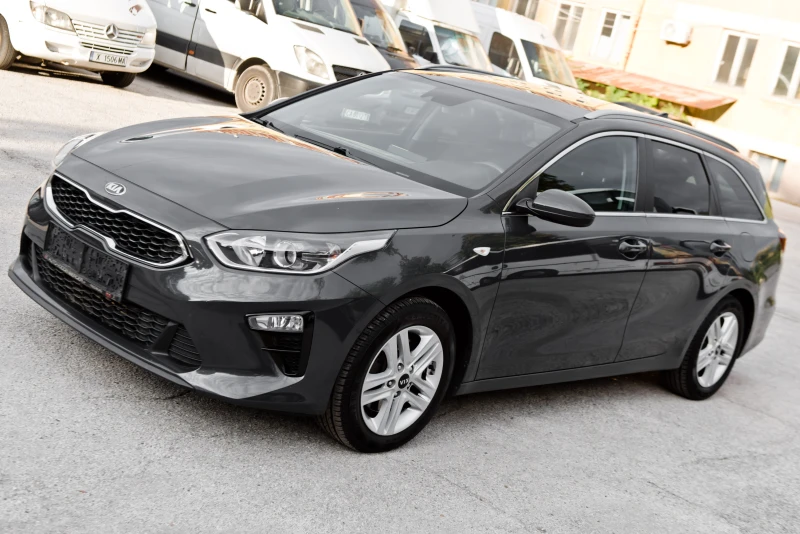 Kia Ceed 1.6 CRDi - NAVIGATION - LED - СЕРВИЗНА ИСТОРИЯ - , снимка 3 - Автомобили и джипове - 52033042