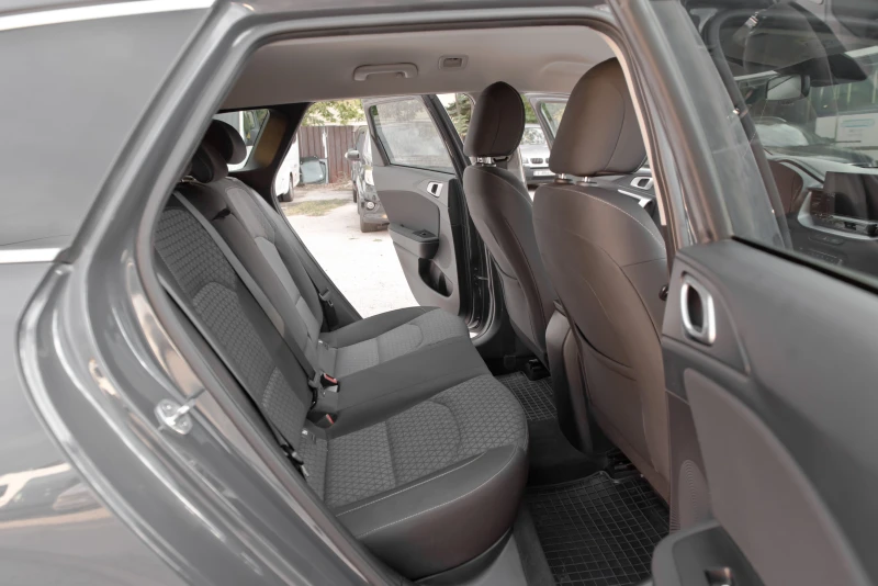Kia Ceed 1.6 CRDi - NAVIGATION - LED - СЕРВИЗНА ИСТОРИЯ - , снимка 11 - Автомобили и джипове - 52033042