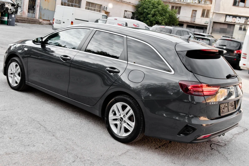 Kia Ceed 1.6 CRDi - NAVIGATION - LED - СЕРВИЗНА ИСТОРИЯ - , снимка 5 - Автомобили и джипове - 52033042