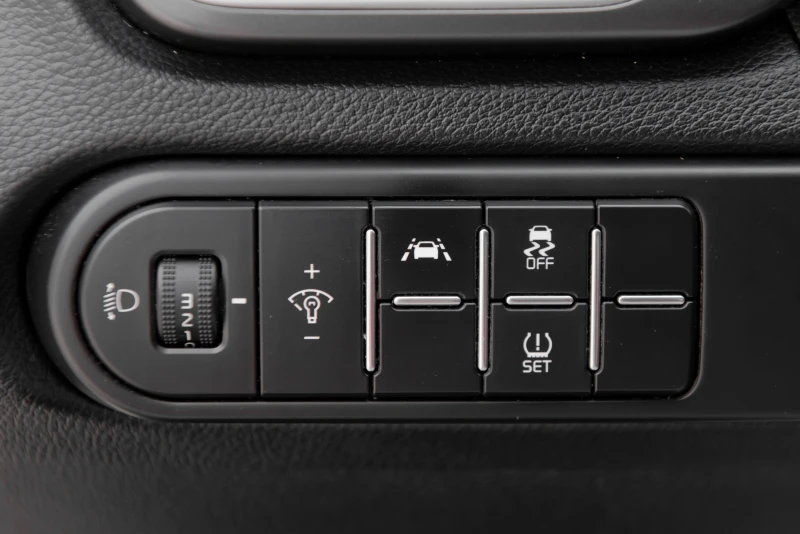 Kia Ceed 1.6 CRDi - NAVIGATION - LED - СЕРВИЗНА ИСТОРИЯ - , снимка 17 - Автомобили и джипове - 52033042