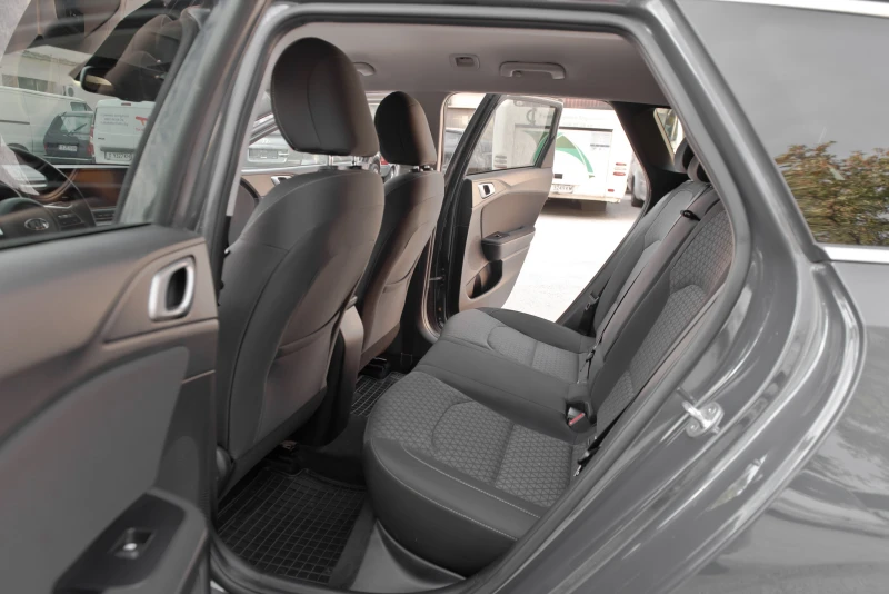 Kia Ceed 1.6 CRDi - NAVIGATION - LED - СЕРВИЗНА ИСТОРИЯ - , снимка 10 - Автомобили и джипове - 52033042