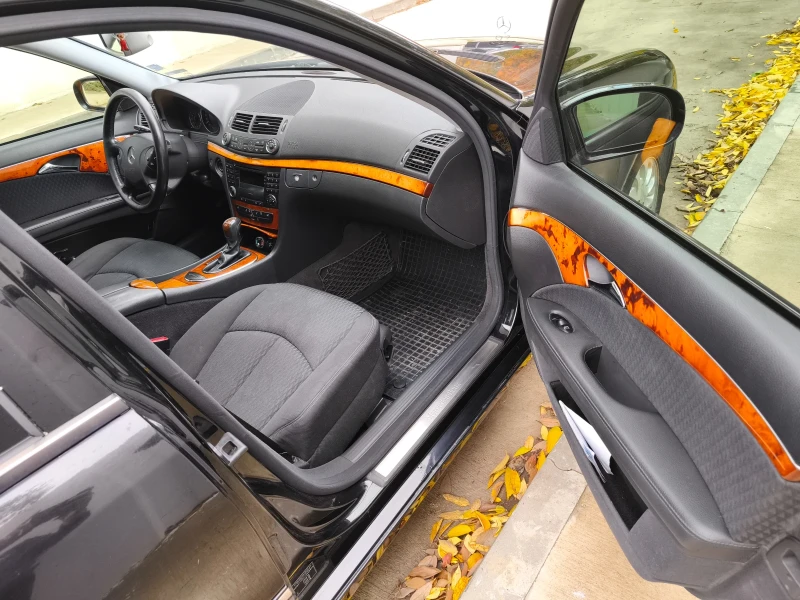 Mercedes-Benz E 200, снимка 8 - Автомобили и джипове - 52343498