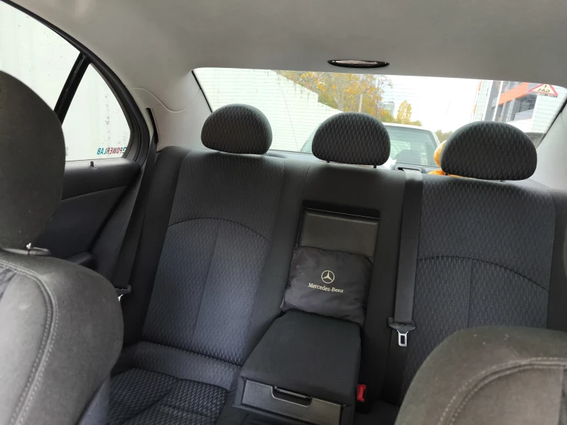 Mercedes-Benz E 200, снимка 10 - Автомобили и джипове - 52343498