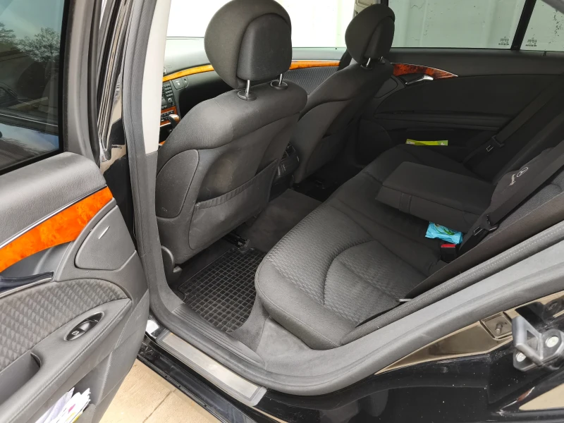 Mercedes-Benz E 200, снимка 9 - Автомобили и джипове - 52343498