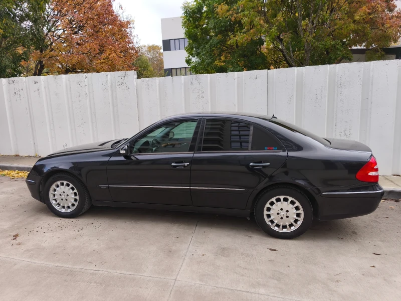 Mercedes-Benz E 200, снимка 5 - Автомобили и джипове - 52343498