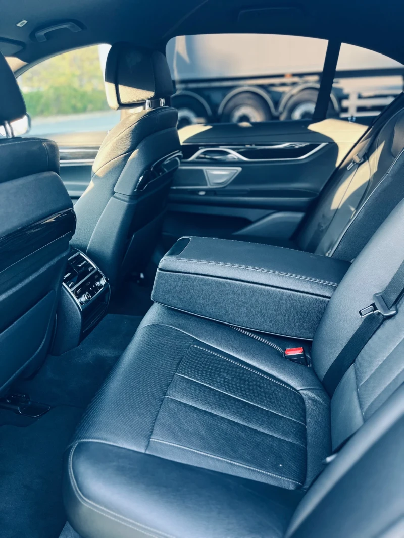 BMW 740 X-Drive, M-packet, Laser light, soft close , снимка 11 - Автомобили и джипове - 52416850