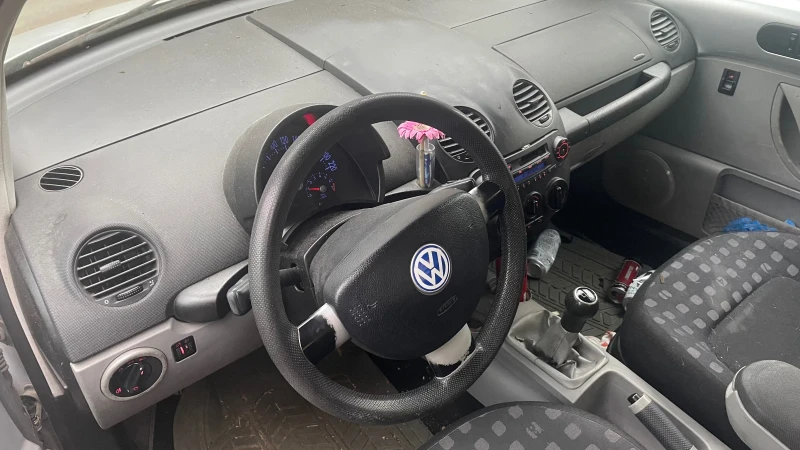 VW New beetle 2.0, снимка 5 - Автомобили и джипове - 52709357