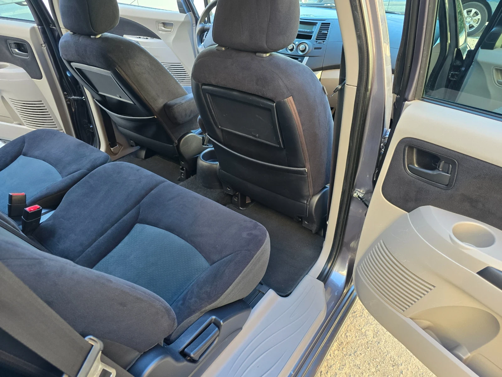 Mitsubishi Grandis 2.4 | Mobile.bg — изображение 13