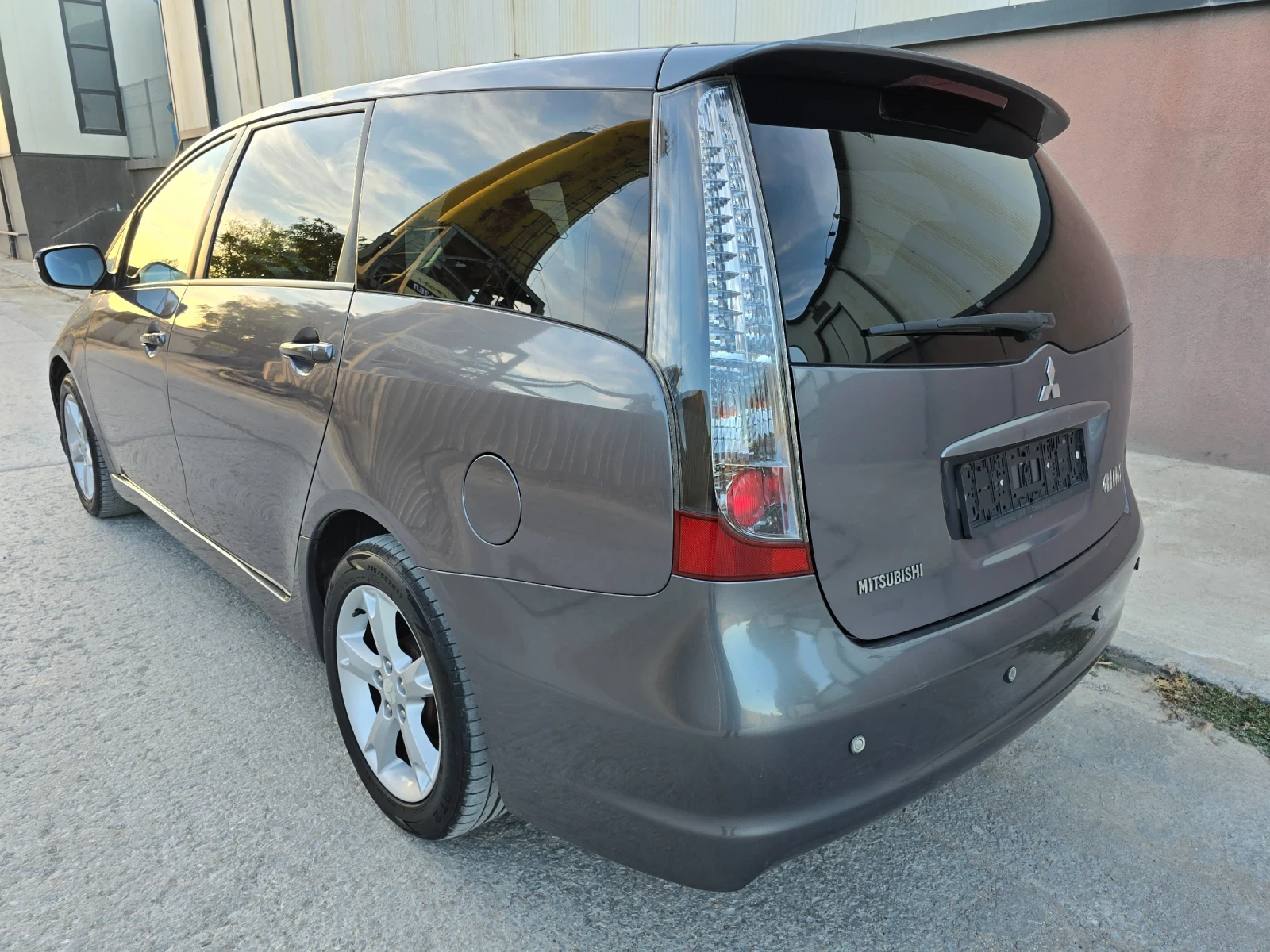 Mitsubishi Grandis 2.4 - изображение 2