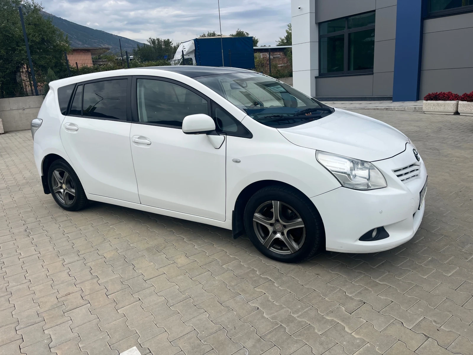 Toyota Corolla verso D4D - изображение 2