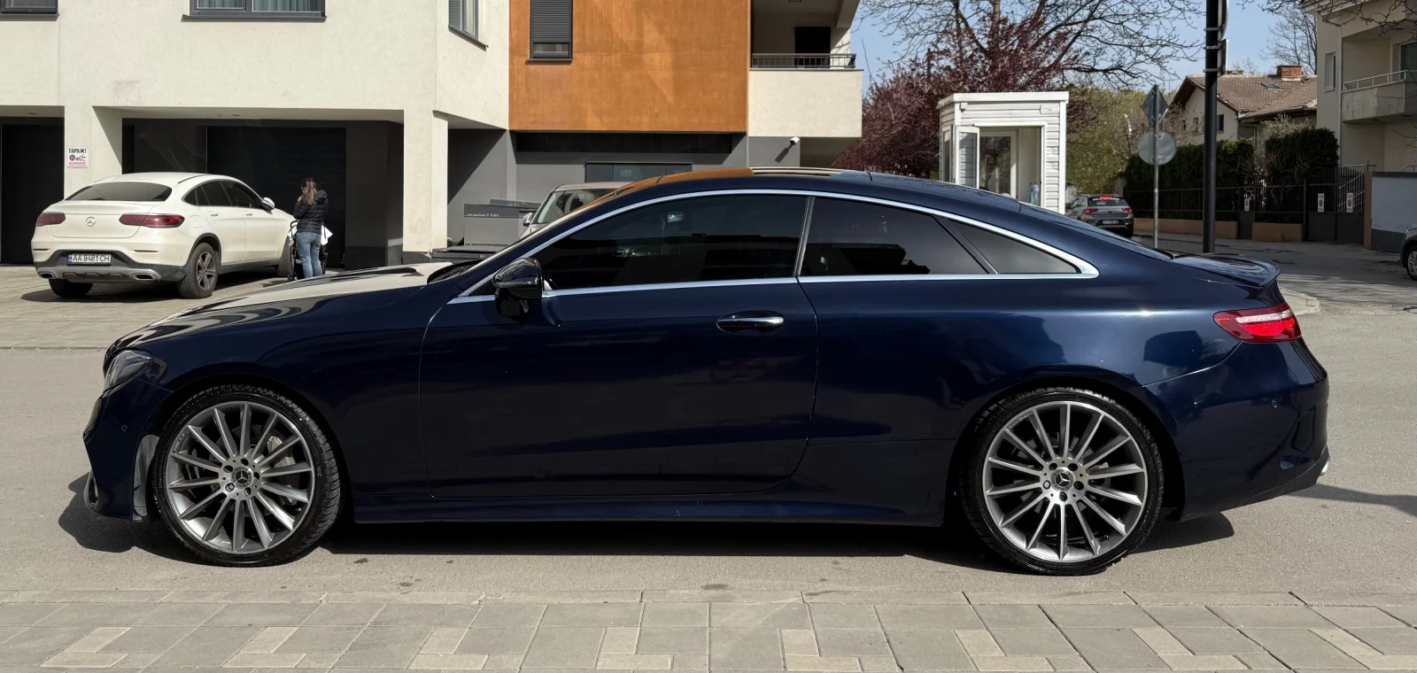 Mercedes-Benz E 220 AMG * Pano * BURMESTER * SOFTCLOSE * DISTRINIC * , снимка 6 - Автомобили и джипове - 55050895