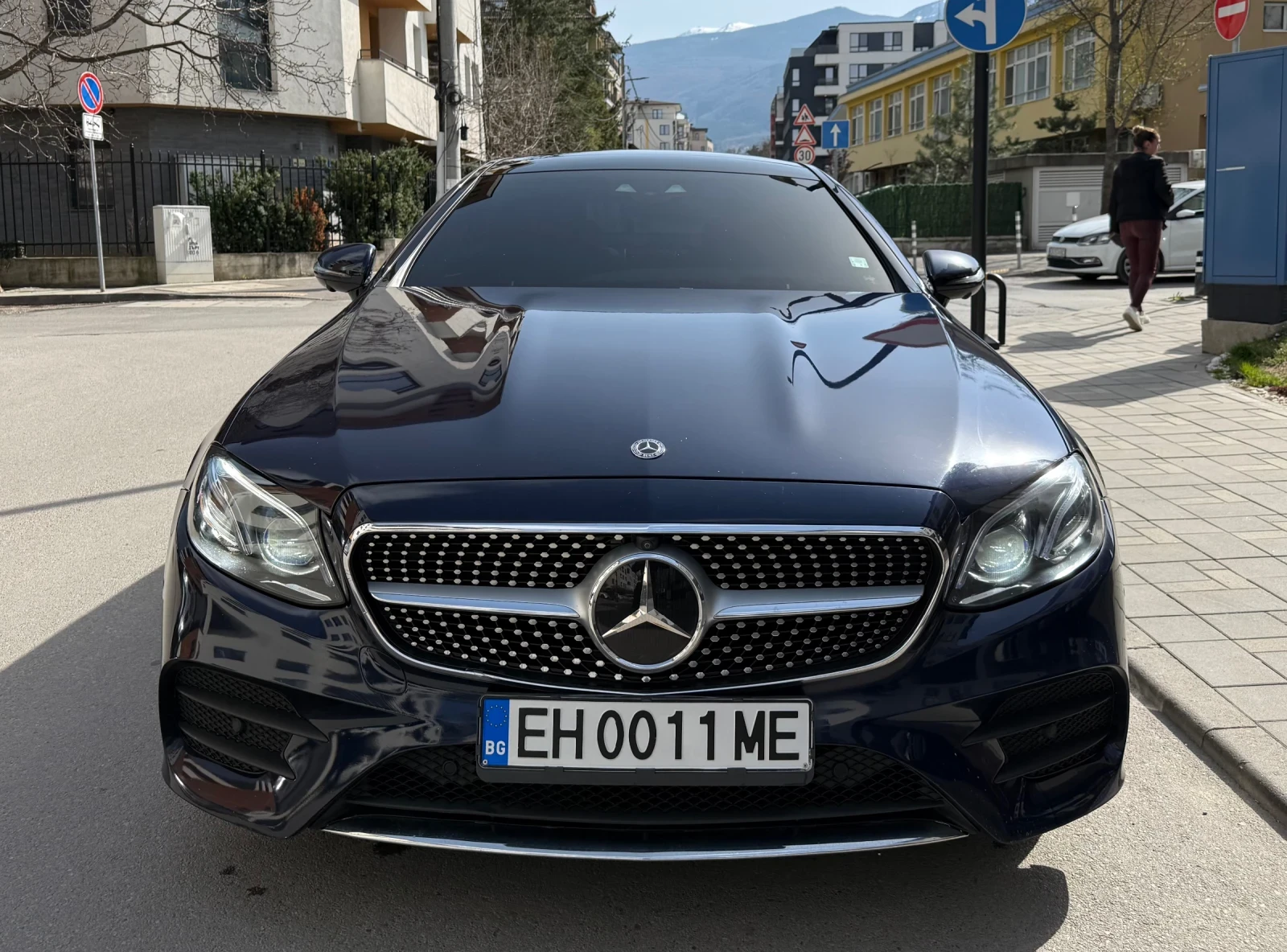 Mercedes-Benz E 220 AMG * Pano * BURMESTER * SOFTCLOSE * DISTRINIC * , снимка 8 - Автомобили и джипове - 55050895