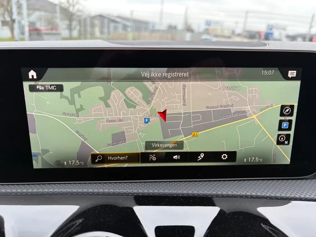 Mercedes-Benz A 220 Limousine AMG LINE 4Matic 190ps DK, снимка 14 - Автомобили и джипове - 54153853