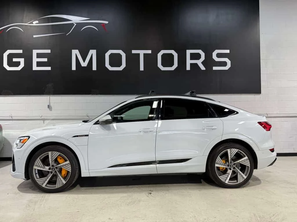 Audi E-Tron * Technik * ОБДУХВАНЕ * ХЕД ЪП * МАСАЖ * 360, снимка 8 - Автомобили и джипове - 54183087