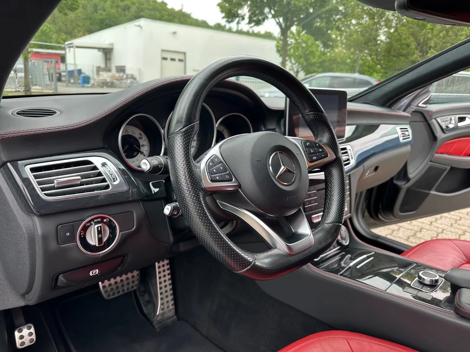 Mercedes-Benz CLS 350 d/4MATIC/258HP/AMG/DESIGNO/DISTR/MEMO/H&K/CAM/308q, снимка 11 - Автомобили и джипове - 54562602
