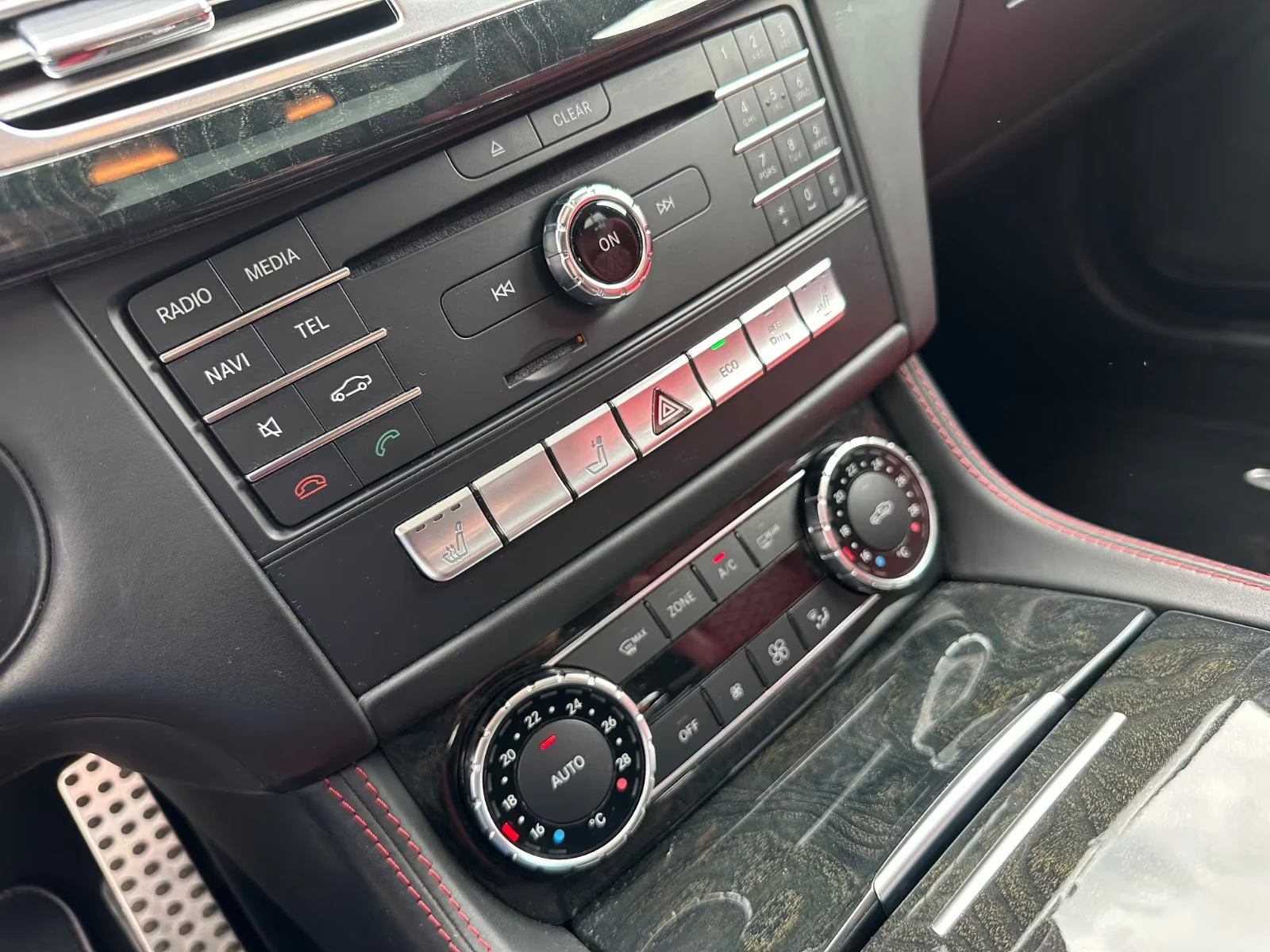 Mercedes-Benz CLS 350 d/4MATIC/258HP/AMG/DESIGNO/DISTR/MEMO/H&K/CAM/308q, снимка 14 - Автомобили и джипове - 54562602