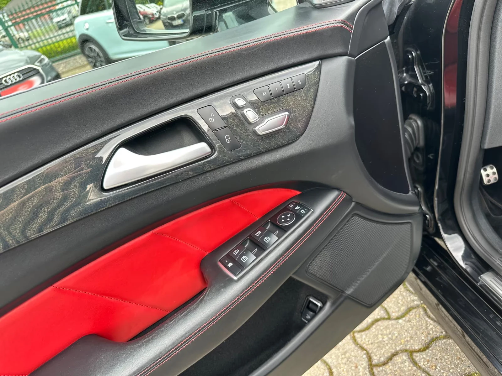 Mercedes-Benz CLS 350 d/4MATIC/258HP/AMG/DESIGNO/DISTR/MEMO/H&K/CAM/308q, снимка 9 - Автомобили и джипове - 54562602
