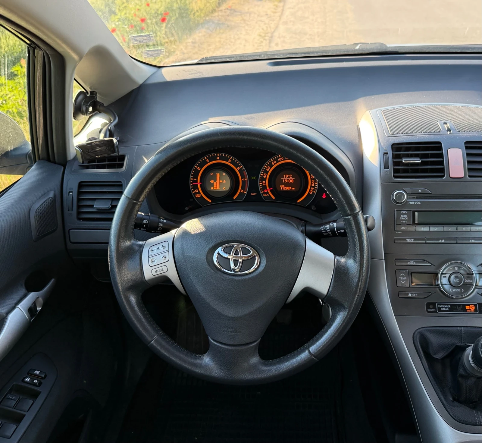 Toyota Auris 1.4 VVT-I, снимка 8 - Автомобили и джипове - 54567330