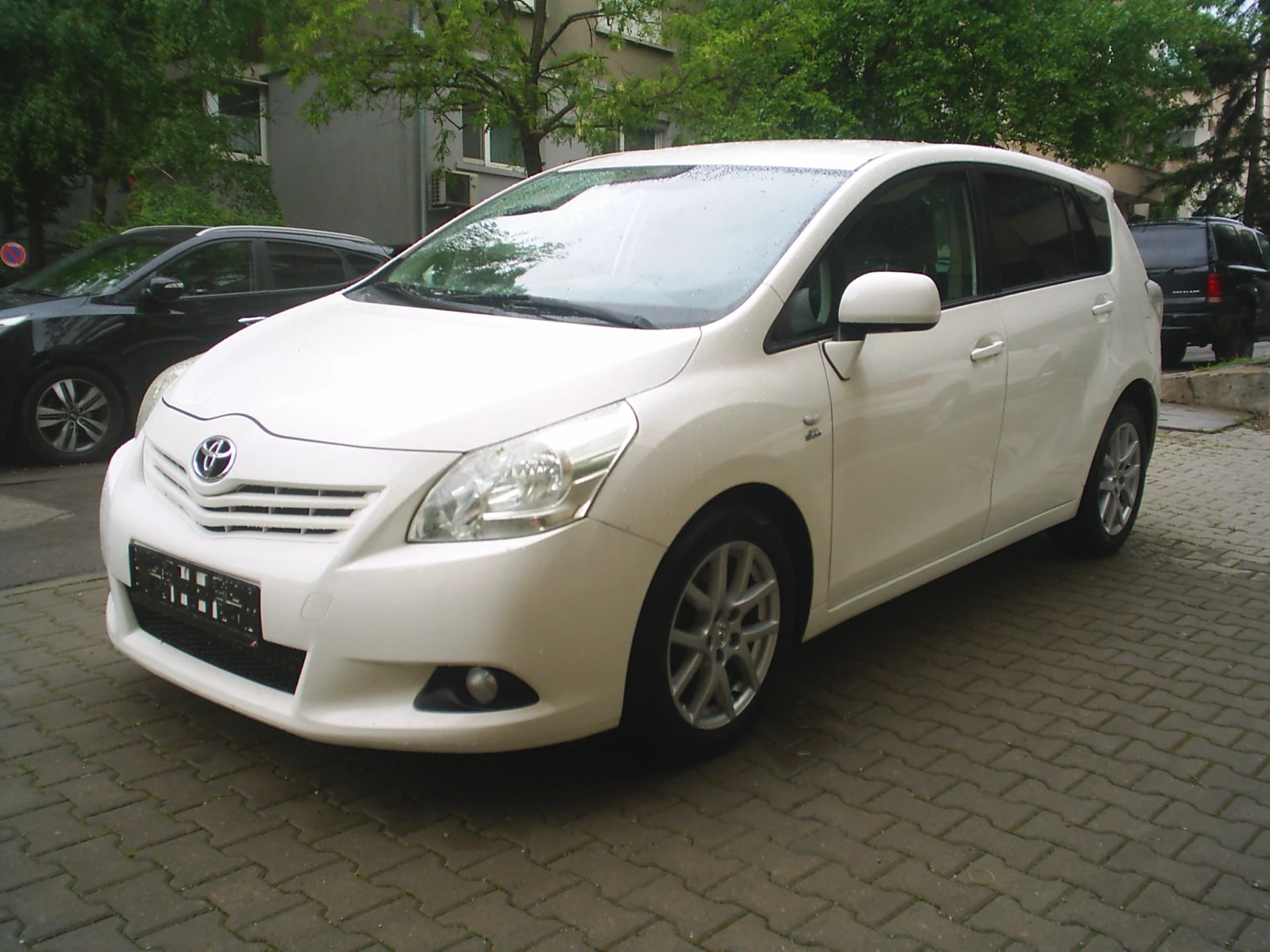 Toyota Verso 2.2 D-4D Automat, снимка 7 - Автомобили и джипове - 54581172