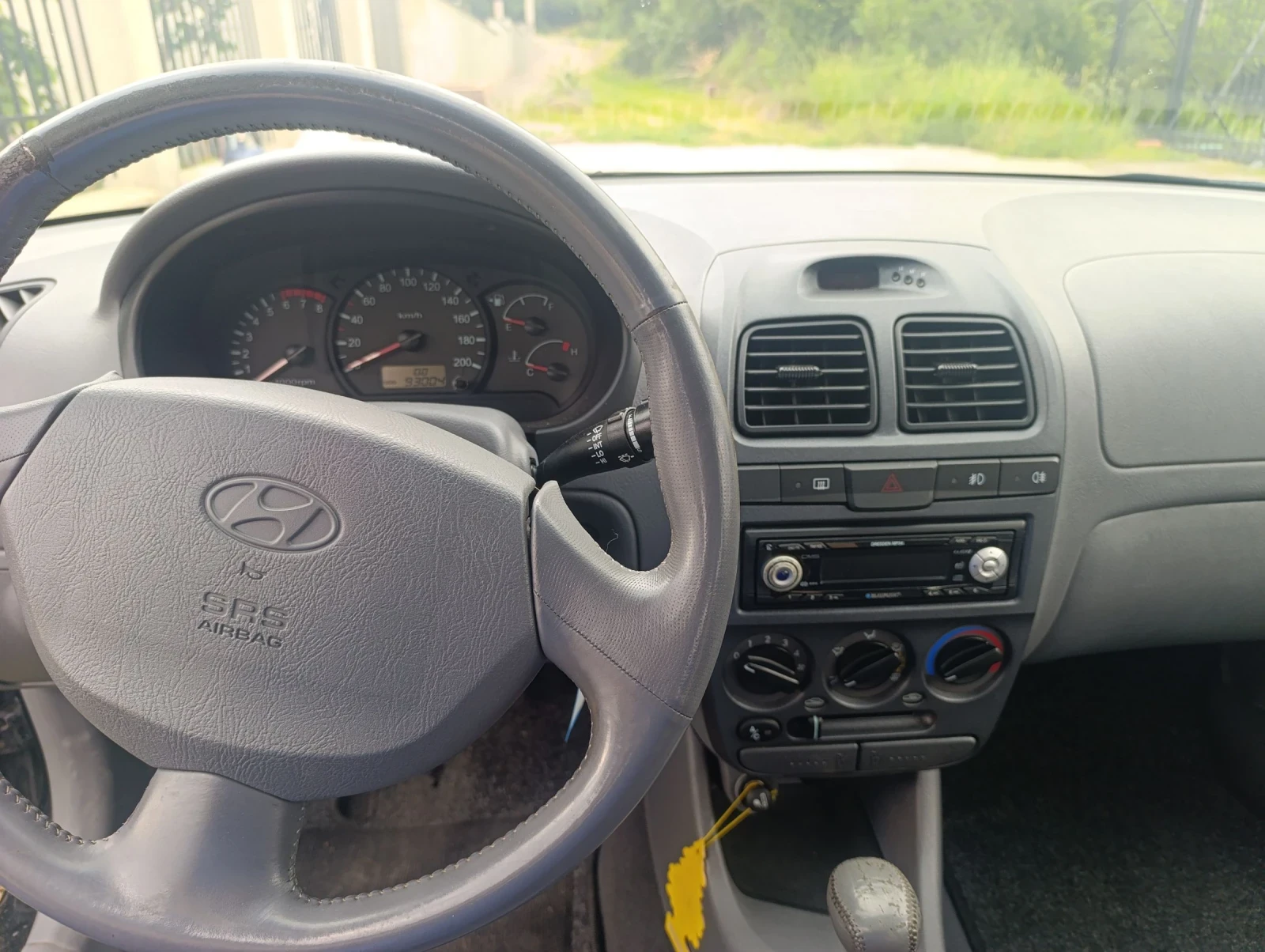 Hyundai Accent 1.3 -ел пакет , снимка 10 - Автомобили и джипове - 54823968