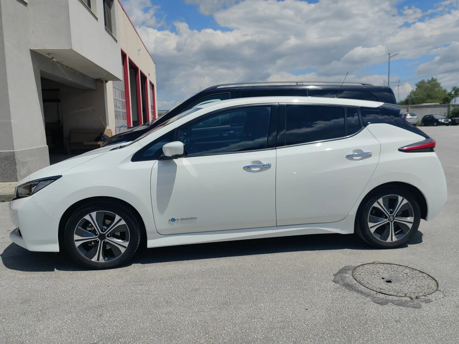 Nissan Leaf  Термопомпа , Фул Лед , 360 камери , про пилот парк, снимка 2 - Автомобили и джипове - 55304460