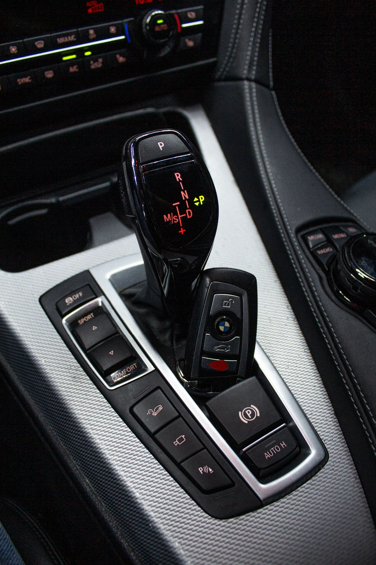 BMW 640 i  xDrive* ВАКУУМ* HUD* МАСАЖ* ОБДУХВАНЕ* H/K* 360, снимка 12 - Автомобили и джипове - 55510202