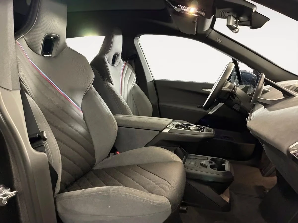 BMW iX xDrive60/ M-SPORT/ SKY LOUNGE/ ICONIC GLOW/ H&K/ , снимка 14 - Автомобили и джипове - 55554851