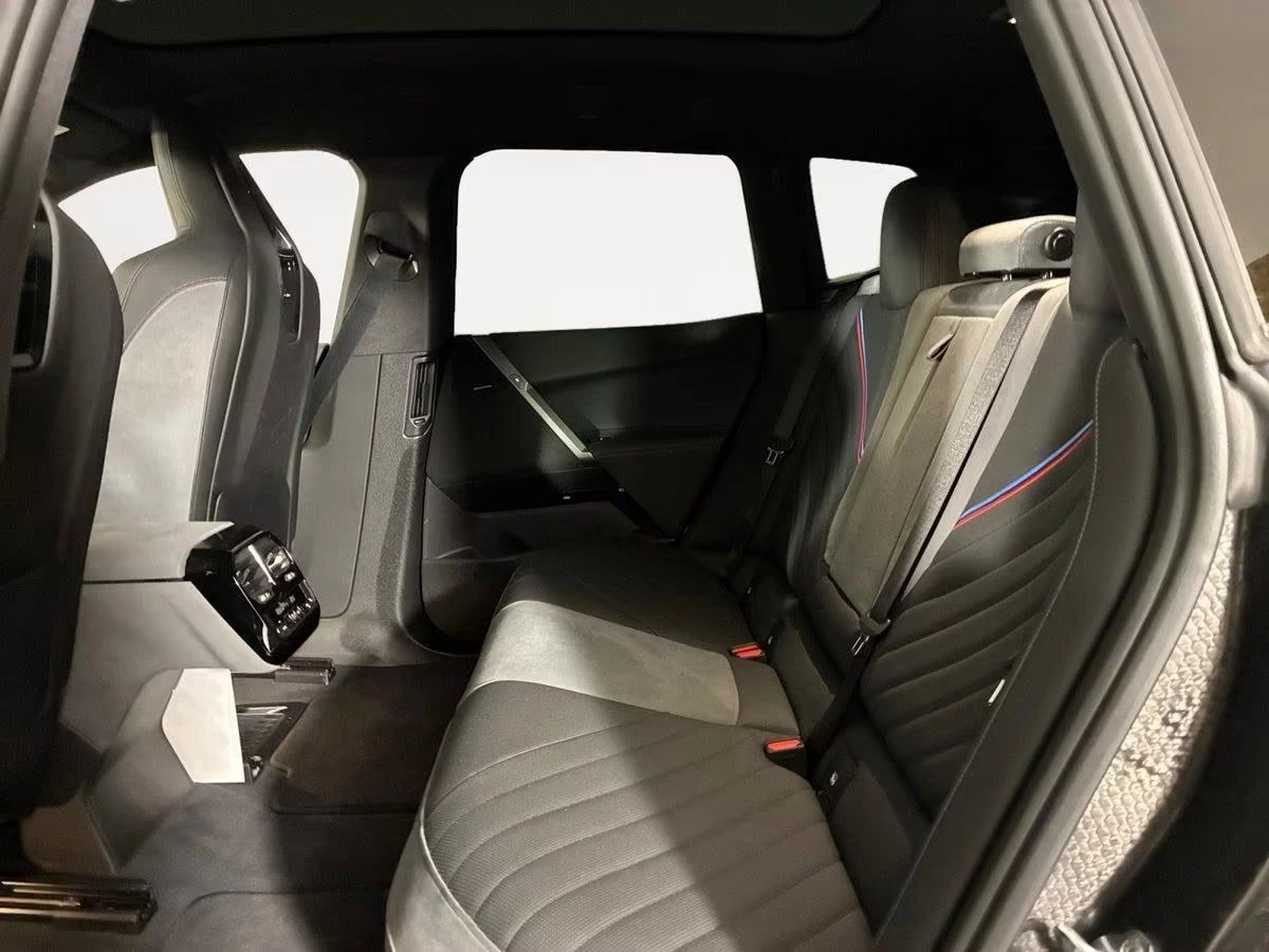 BMW iX xDrive60/ M-SPORT/ SKY LOUNGE/ ICONIC GLOW/ H&K/ , снимка 16 - Автомобили и джипове - 55554851