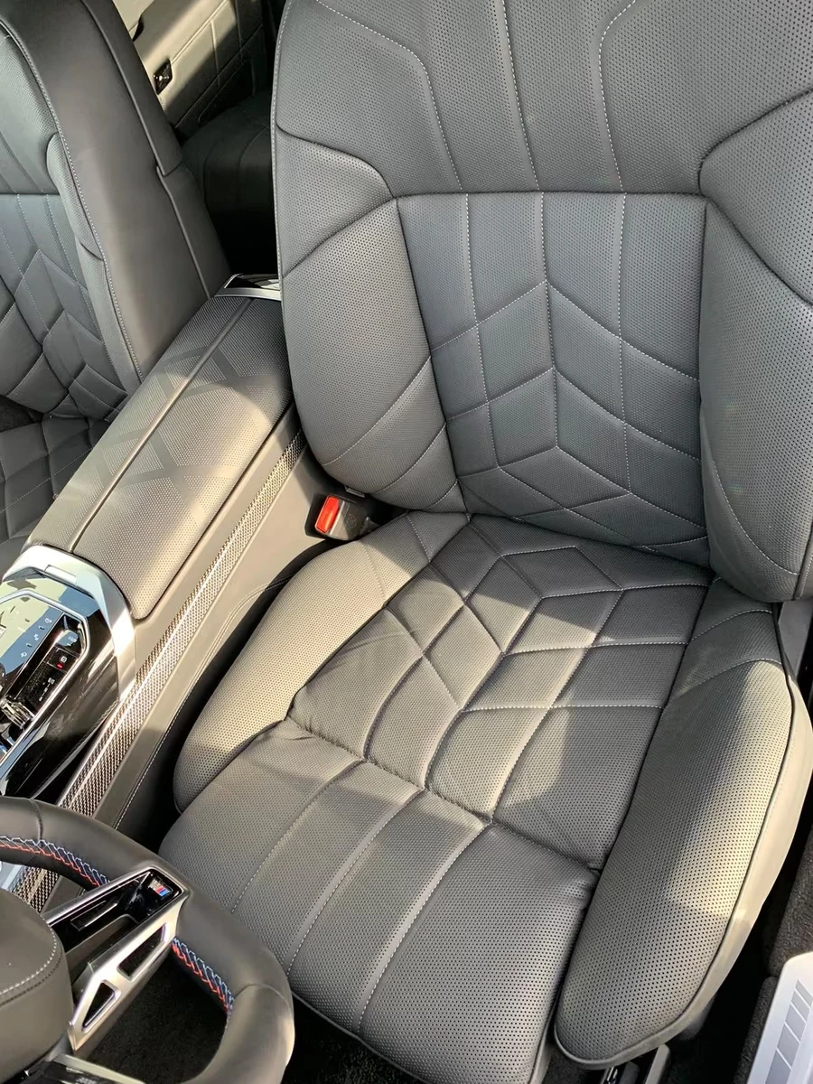 BMW i7 M70 / THEATRE SCREEN / B&W / SKY LOUNGE / EXECUTIV, снимка 9 - Автомобили и джипове - 55562918