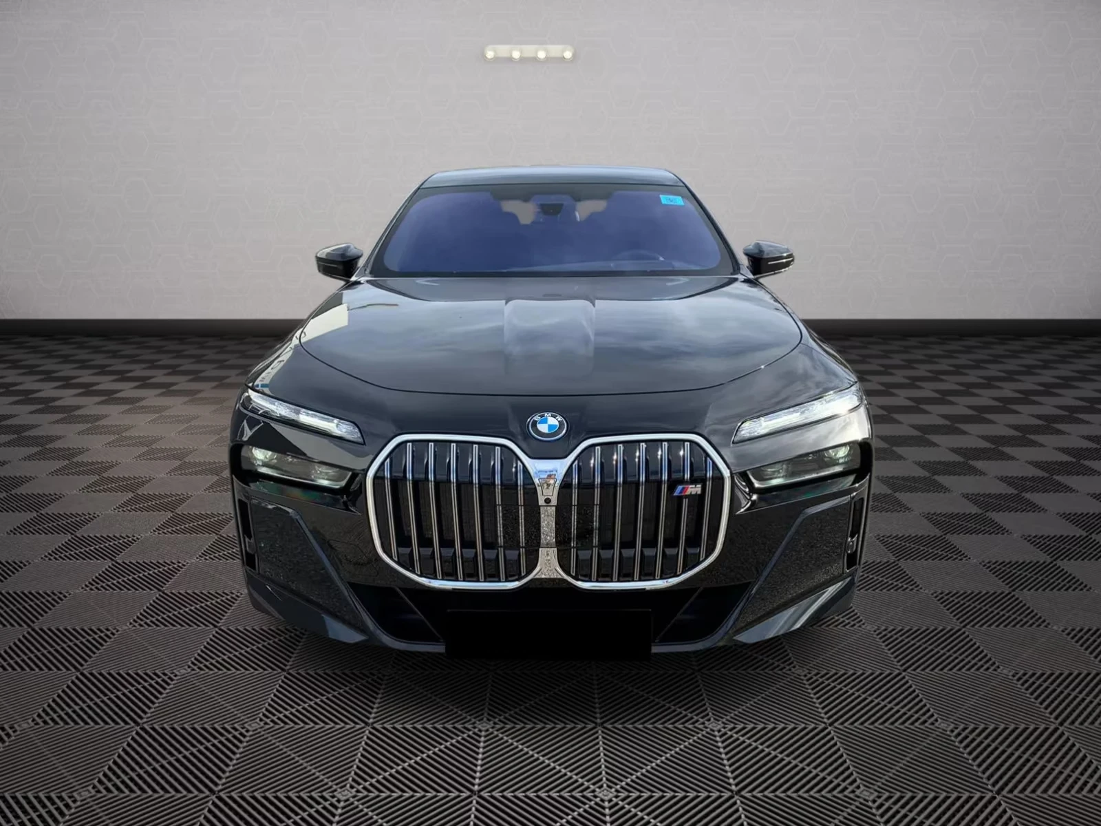 BMW i7 M70 / THEATRE SCREEN / B&W / SKY LOUNGE / EXECUTIV, снимка 2 - Автомобили и джипове - 55562918