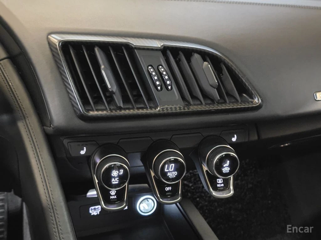 Audi R8 PLUS* V10* 5.2* BANG* OLUFSEN* CARBON* CERAMIC* FU, снимка 13 - Автомобили и джипове - 55743445