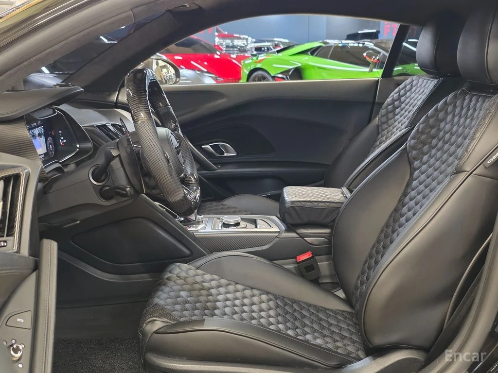 Audi R8 PLUS* V10* 5.2* BANG* OLUFSEN* CARBON* CERAMIC* FU, снимка 16 - Автомобили и джипове - 55743445
