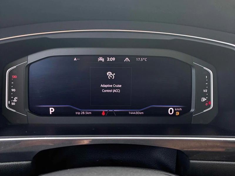 VW Tiguan Highline* 360veiw* Подгрев* Pano* Дигитал* , снимка 8 - Автомобили и джипове - 53383766