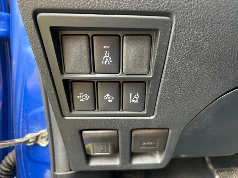 Toyota Hilux INVINCIBLE Първи собственик, снимка 10 - Автомобили и джипове - 53455358