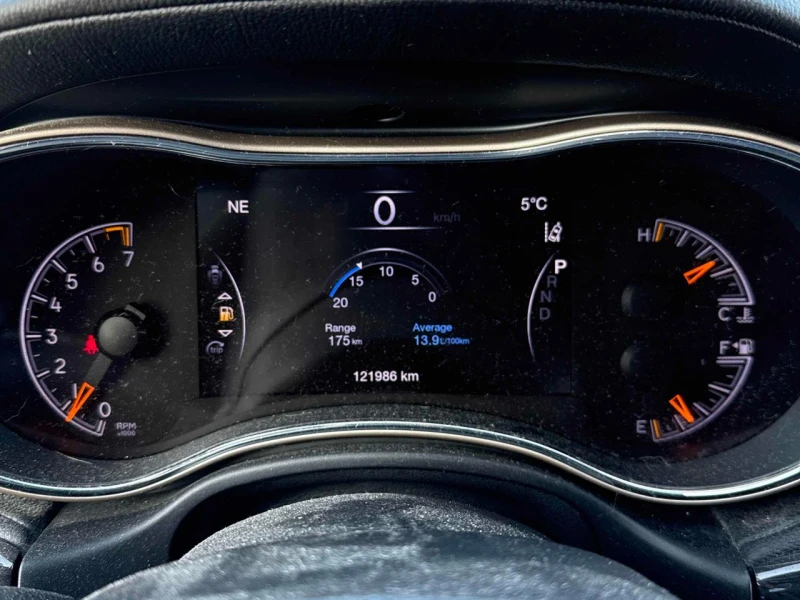 Jeep Grand cherokee Overland* AWD* 8ZF* Distr* Обдух* БЕЗ РЪЖДИ* , снимка 8 - Автомобили и джипове - 53522324