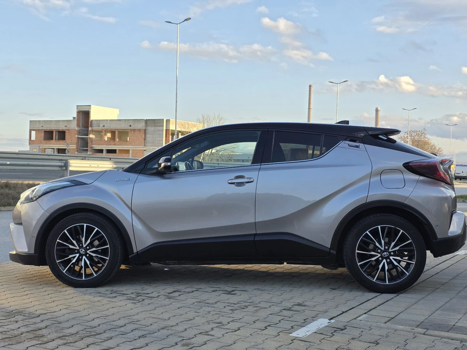 Toyota C-HR 1.8 HYBRID , снимка 2 - Автомобили и джипове - 53716474