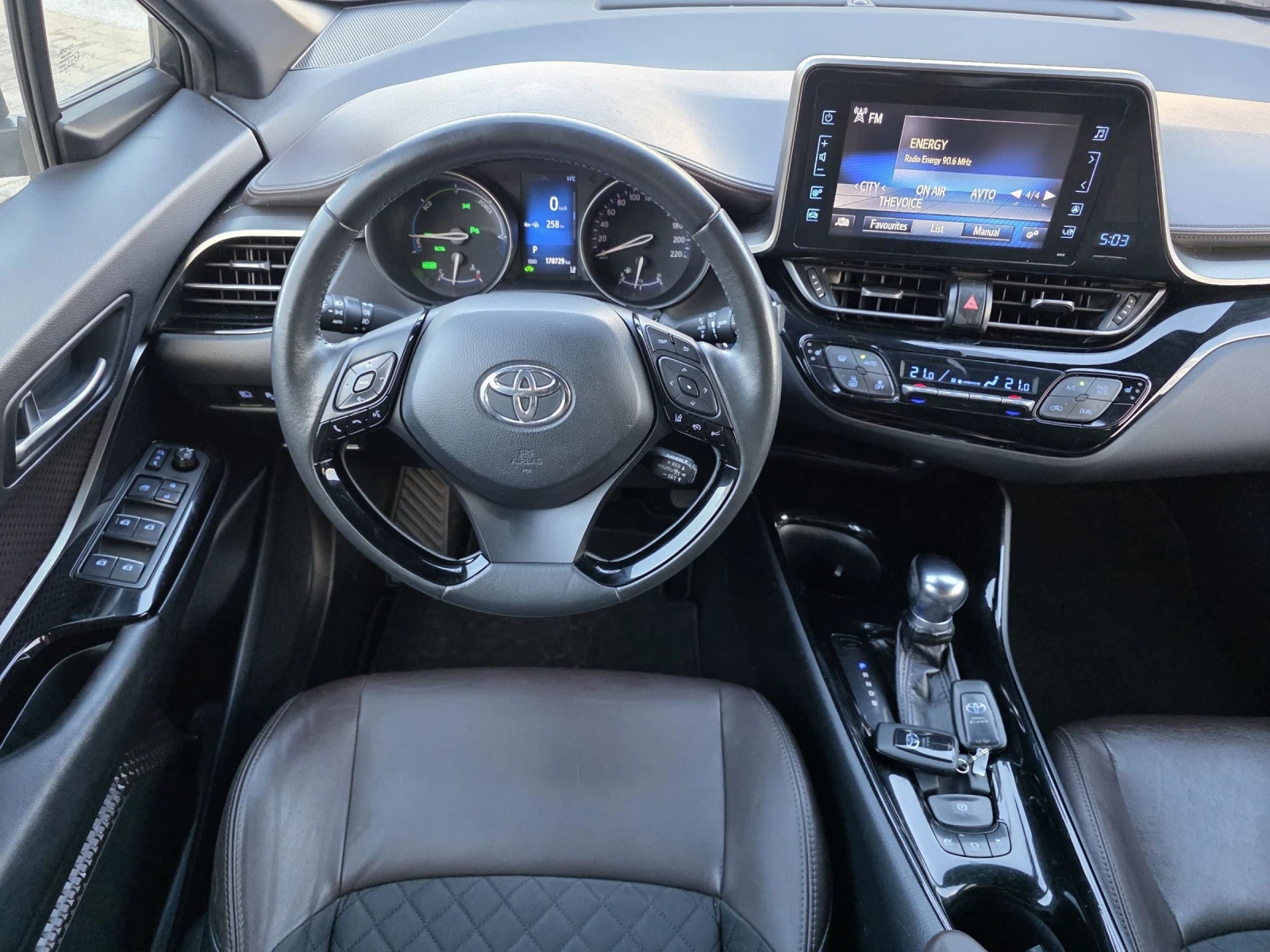 Toyota C-HR 1.8 HYBRID , снимка 11 - Автомобили и джипове - 53716474