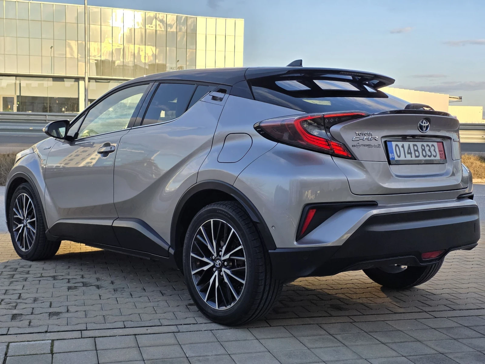 Toyota C-HR 1.8 HYBRID , снимка 3 - Автомобили и джипове - 53716474